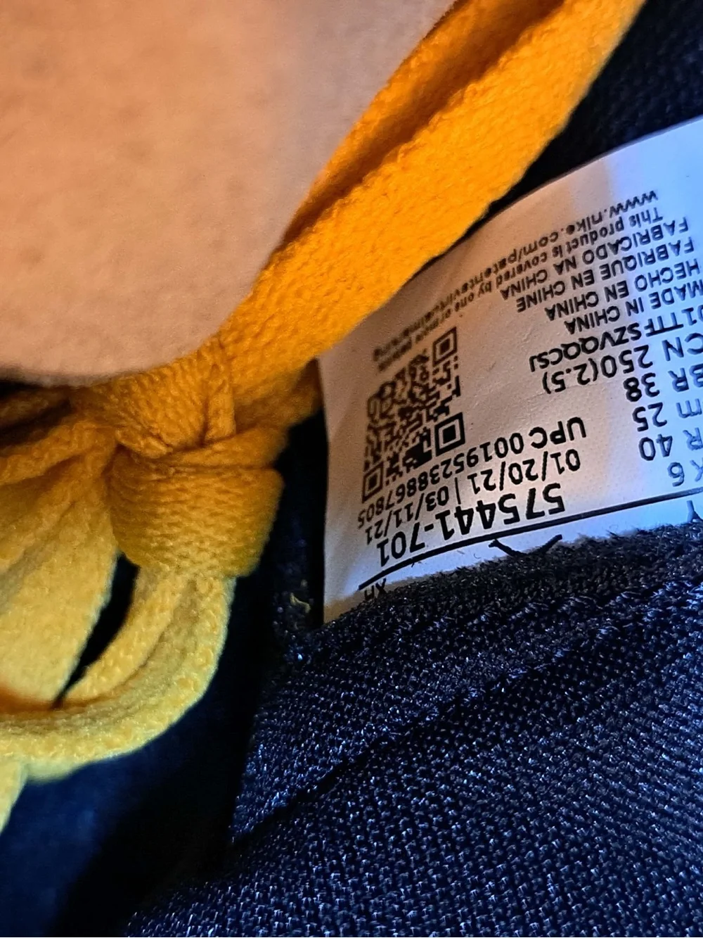 Jordan 1 Retro High OG GS 'Pollen' (2021) - Big Kids Size 7Y / Women's size 8.5